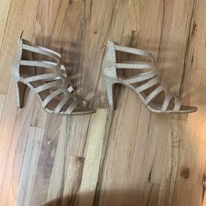 Size 8 3.5 inch Gold Sparkling Heels